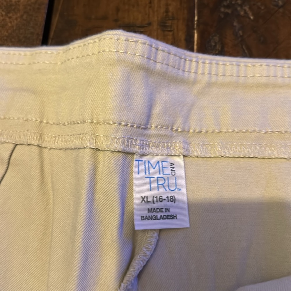 Tan shorts - Picture 2 of 2
